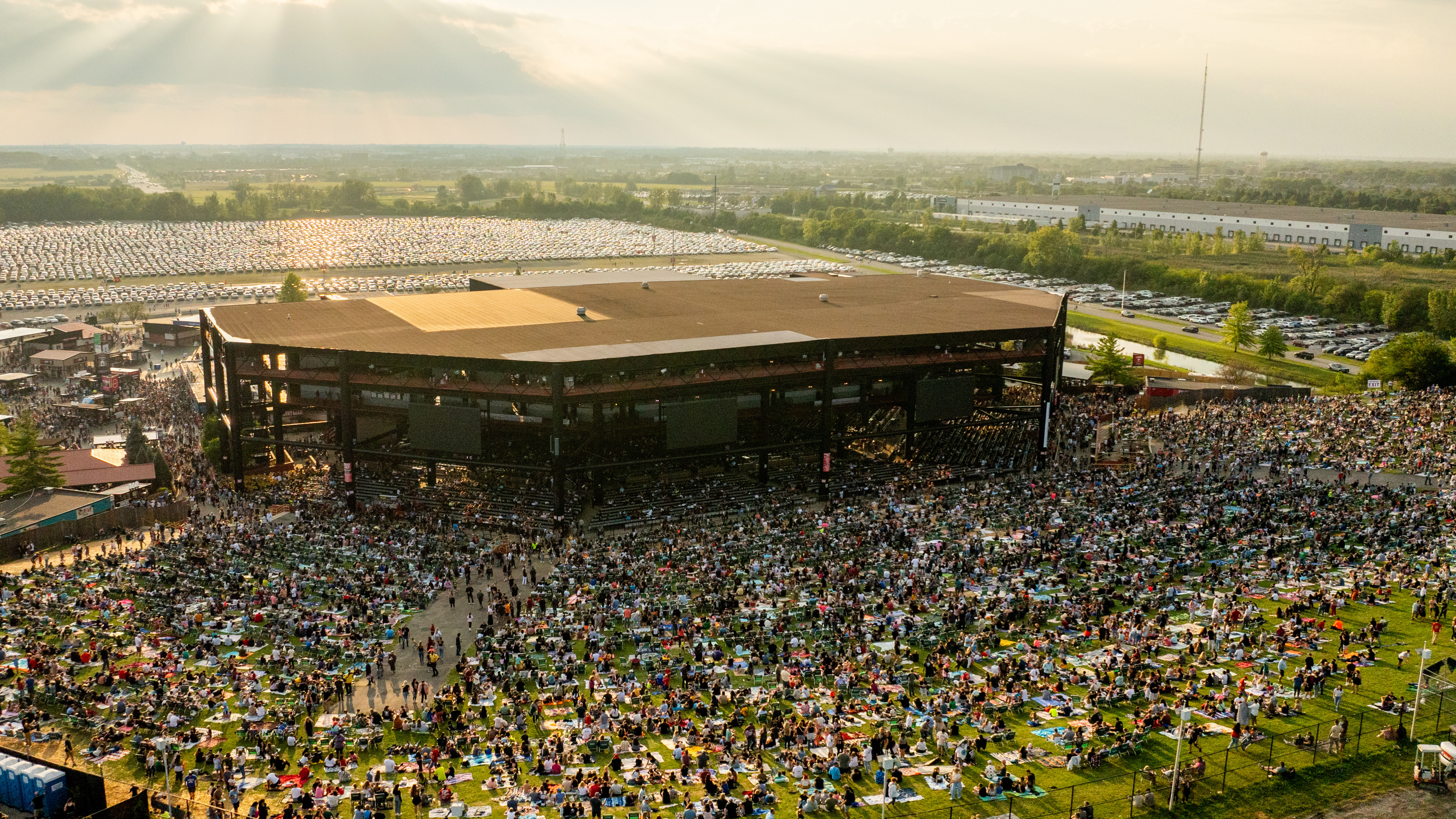Credit Union 1 Amphitheatre Limo Service Chicago | Concert Transportation Arrive in luxury for major concerts at Credit Union 1 Amphitheatre in Tinley Park. Transport Limousine offers premium limo and car service with professional chauffeurs for stress-free rides to and from this iconic outdoor venue. Book your ride for unforgettable summer concerts and big-name music events.